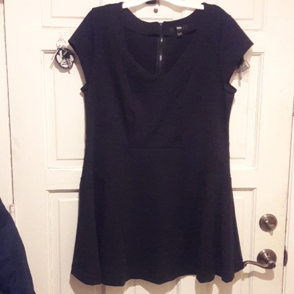 Dress - Picture 1 of 2